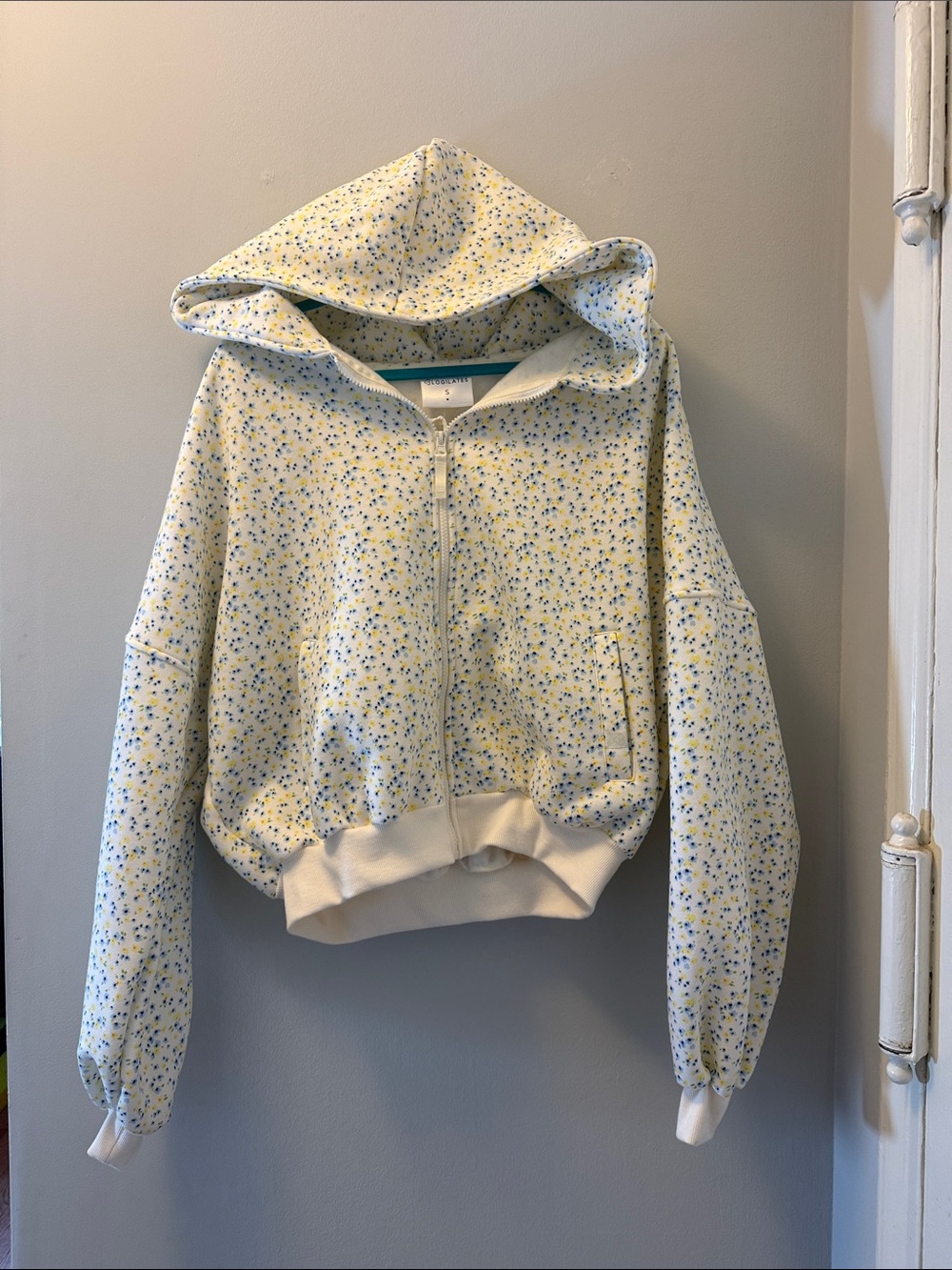 Cropped Floral Zip Hoodie in Light Yellow and Blue - Unknown Brand